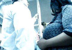 Tinh nghịch phụ nữ kích thích trò chơi sex nhật bản bởi bàn tay, sau đó ném ngón tay của bàn tay